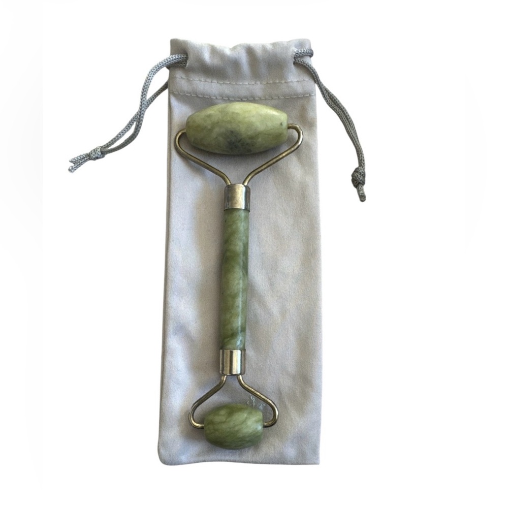 Jade Facial Roller W/ Drawstring Bag Included